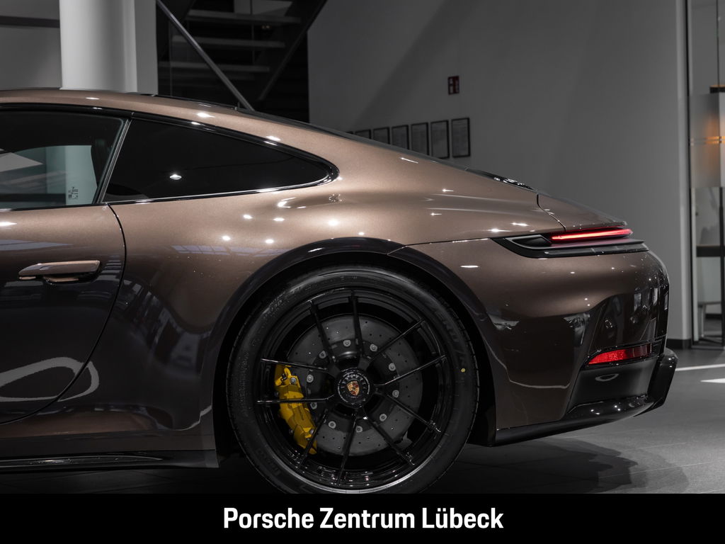 Porsche 992.2 Carrera 4 GTS