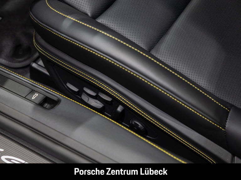 Porsche 992.2 Carrera 4 GTS