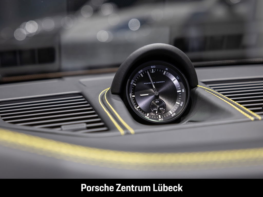 Porsche 992.2 Carrera 4 GTS