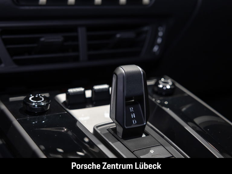 Porsche 992.2 Carrera 4 GTS