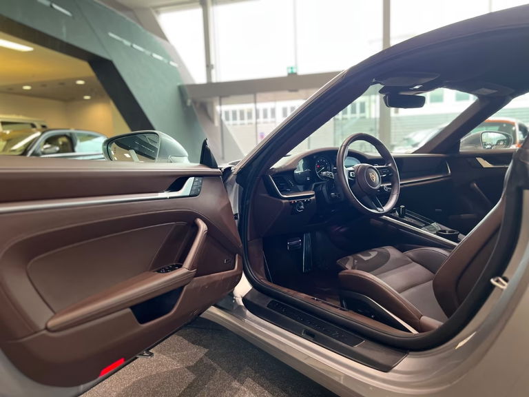 Porsche 992 Carrera 4 GTS