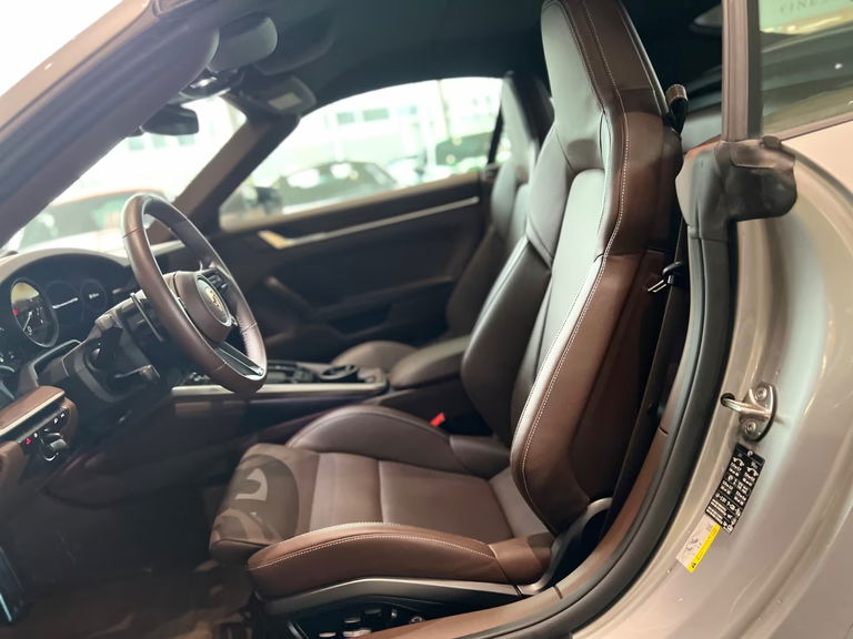 Porsche 992 Carrera 4 GTS