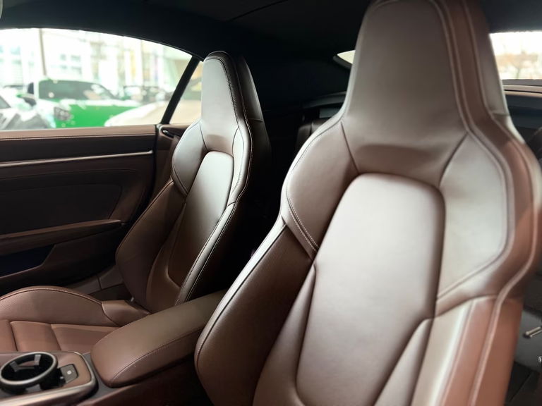 Porsche 992 Carrera 4 GTS