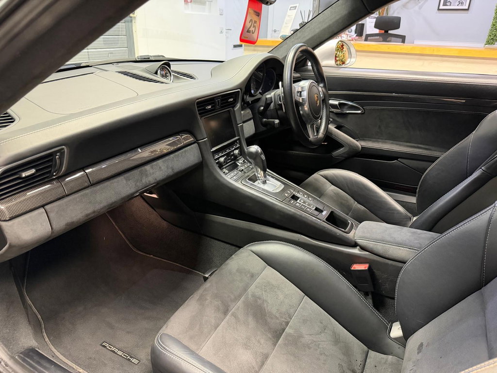 Porsche 991 Carrera GTS