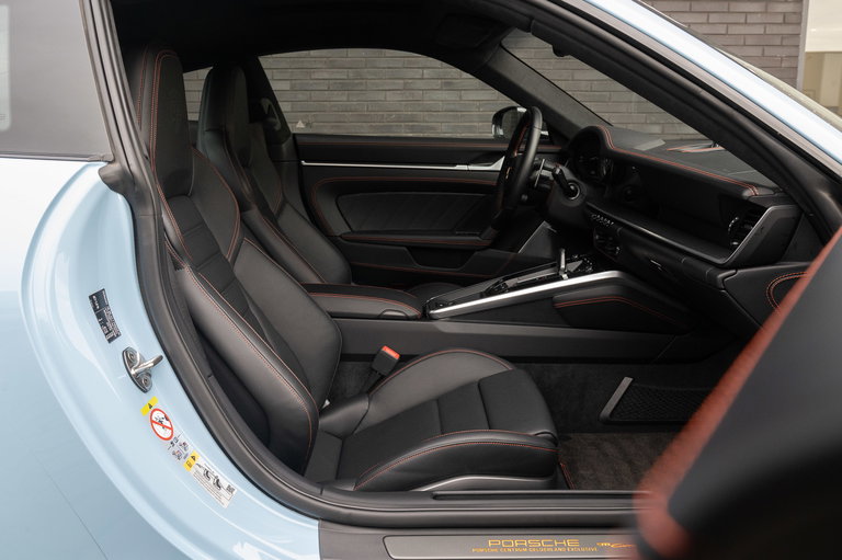 Porsche 992 Carrera 4S