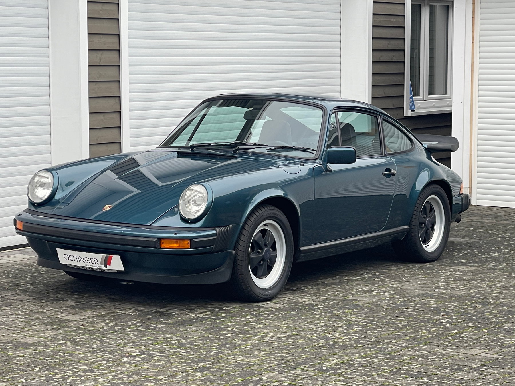 ペトロールズ　レコード　WHERE.WHO.WHAT IS PETROLS? Porsche in Petrol Blue Metallic 376 - Color Overview - elferspot