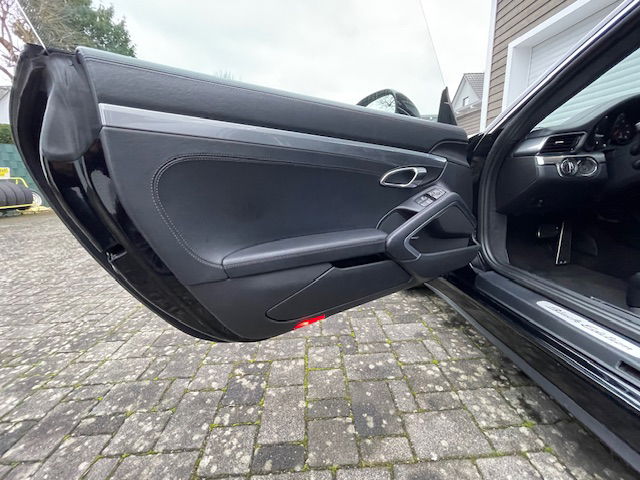Porsche 991 Carrera 4 Black Edition
