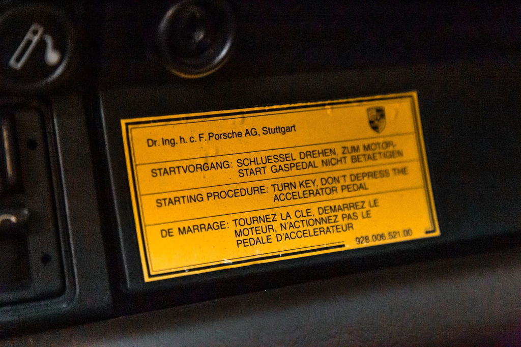 Porsche 911 Carrera 3.2 (US)