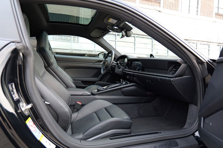 Porsche 992 Carrera 4 GTS