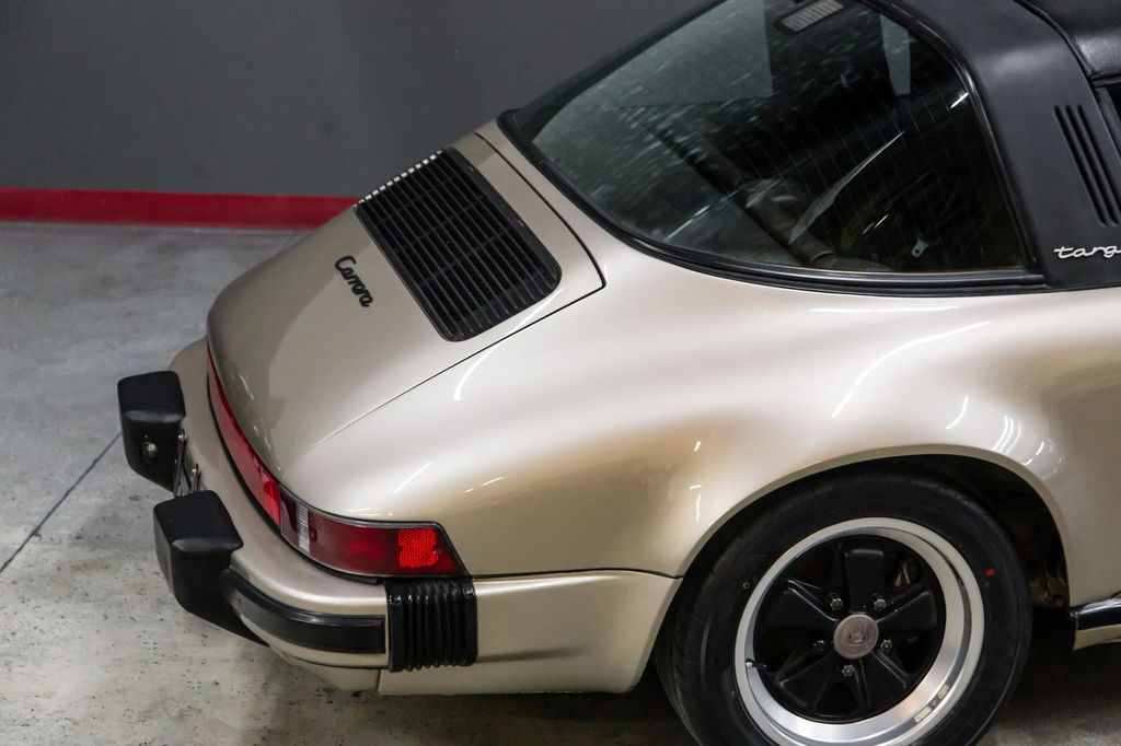 Porsche 911 Carrera 3.2 (US)
