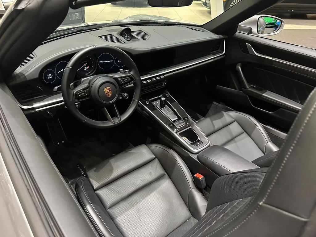 Porsche 992 Carrera 4 GTS