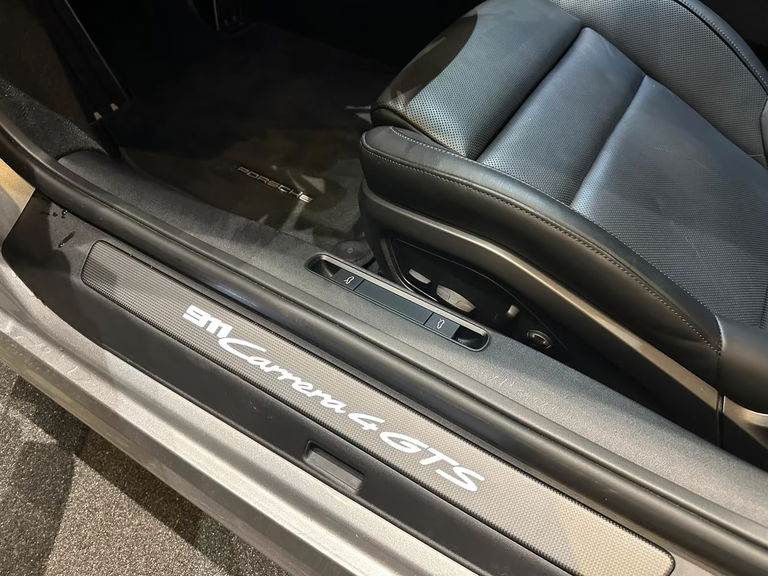 Porsche 992 Carrera 4 GTS