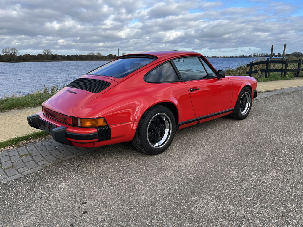 Porsche 911 Carrera 3.2