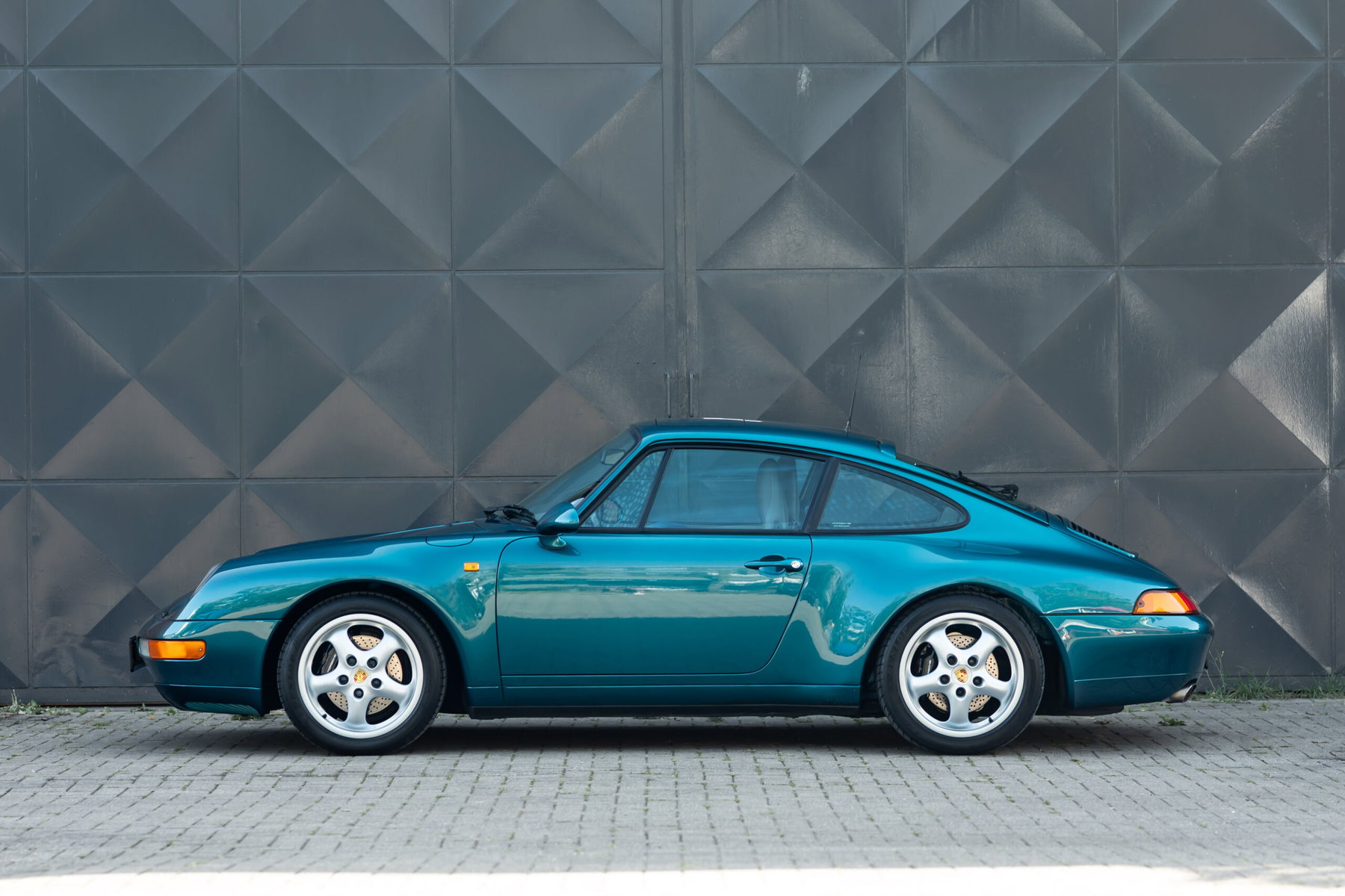 Porsche 993 Carrera 1996 - elferspot.com - Marketplace for Porsche