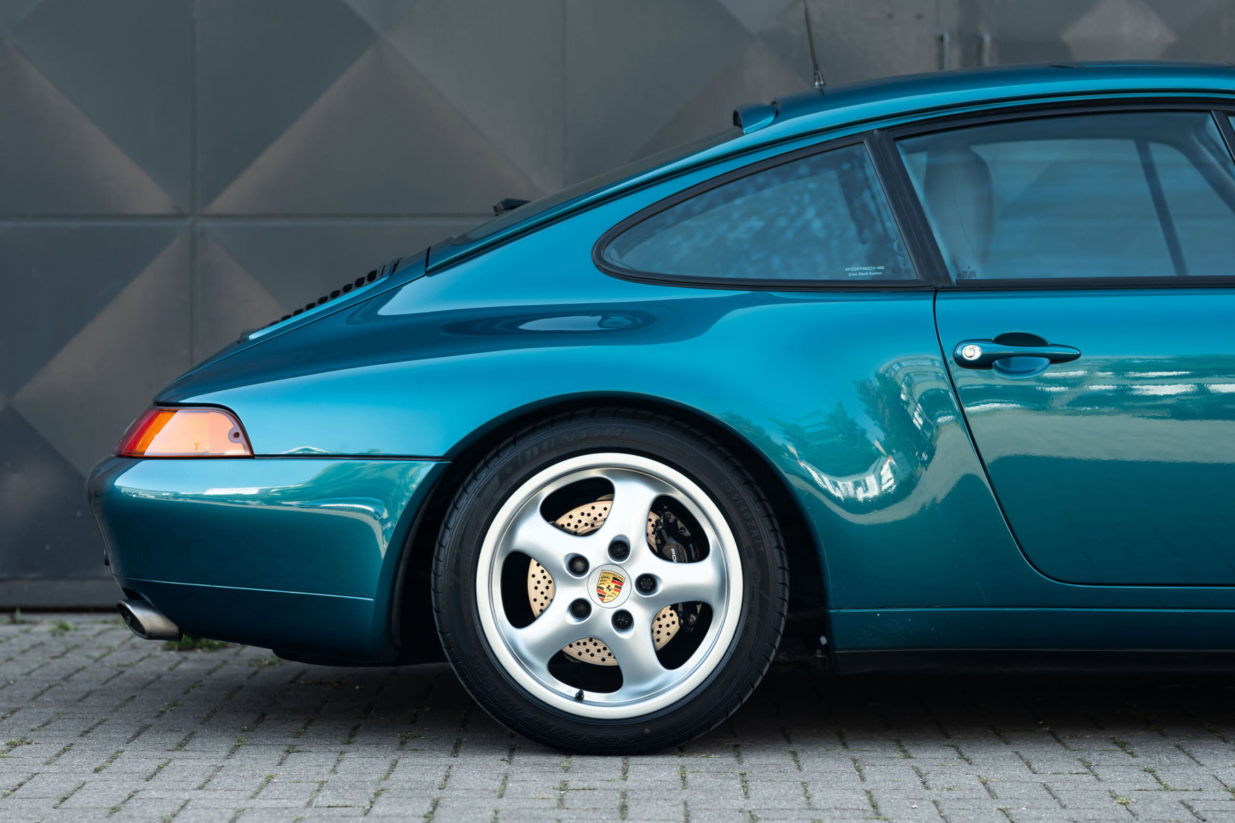Porsche 993 Carrera 1996 - elferspot.com - Marketplace for Porsche