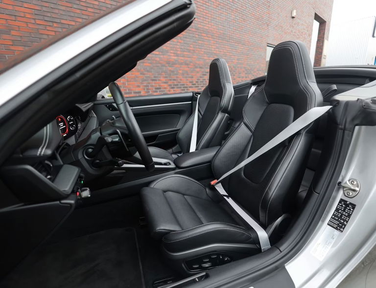 Porsche 992 Carrera 4S