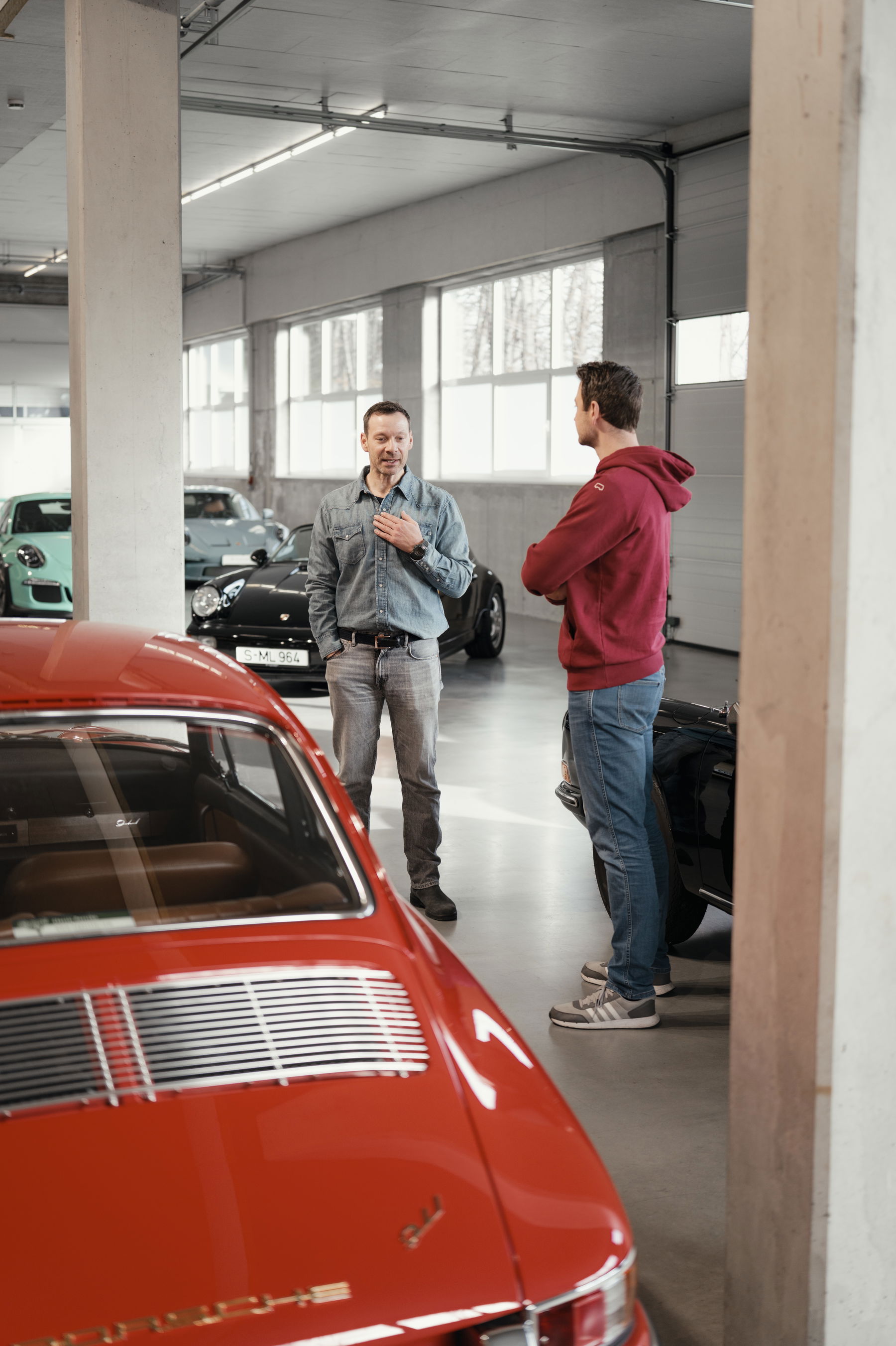 Michael Schnabl, founder of Motorlegenden in conversation with Richard Lindhorst from Elferspot