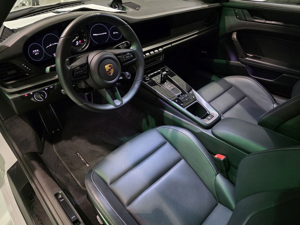 Porsche 992 Carrera GTS