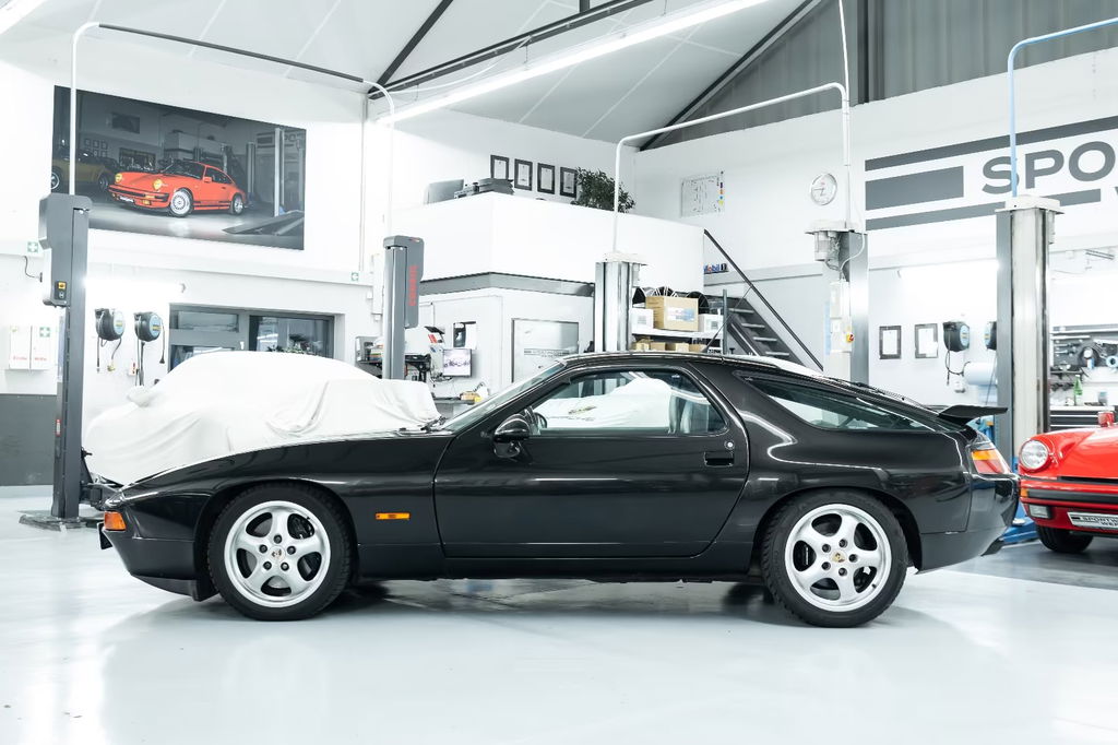 Porsche 928 GTS