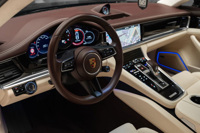 Porsche Panamera 4