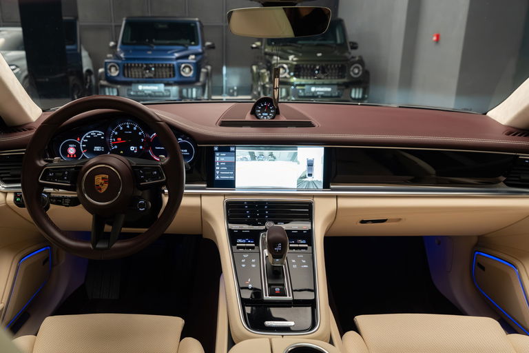 Porsche Panamera 4