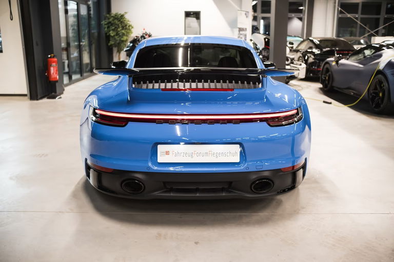 Porsche 992 Carrera 4 GTS