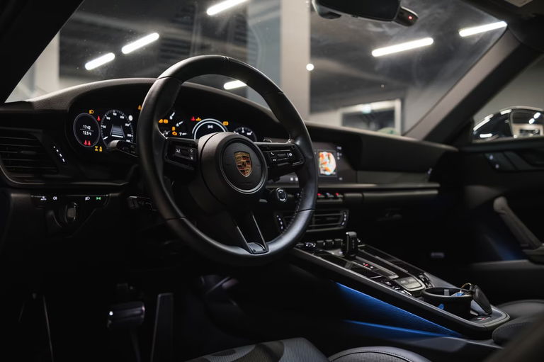 Porsche 992 Carrera 4 GTS