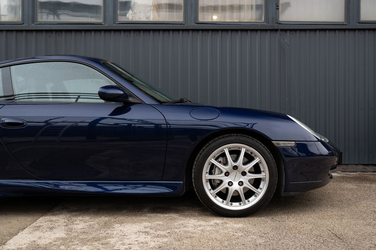 Porsche 996 Carrera 4