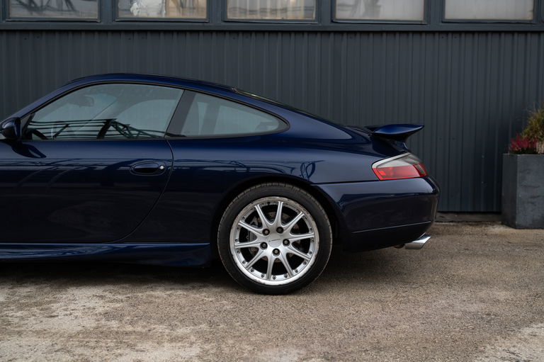 Porsche 996 Carrera 4