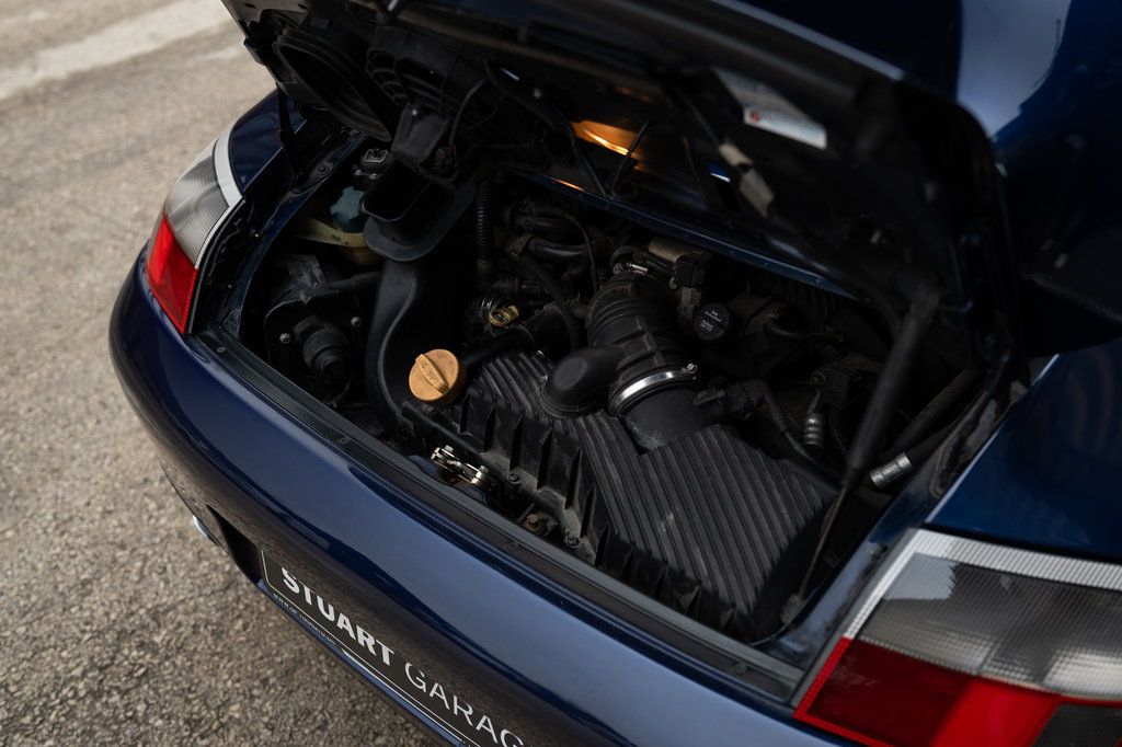 Porsche 996 Carrera 4