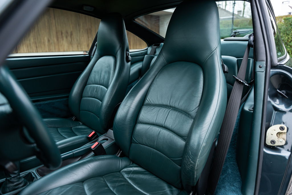 Porsche 993 Carrera 4