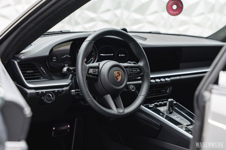 Porsche 992 Carrera 4S