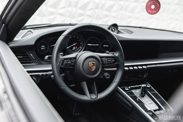 Porsche 992 Carrera 4S