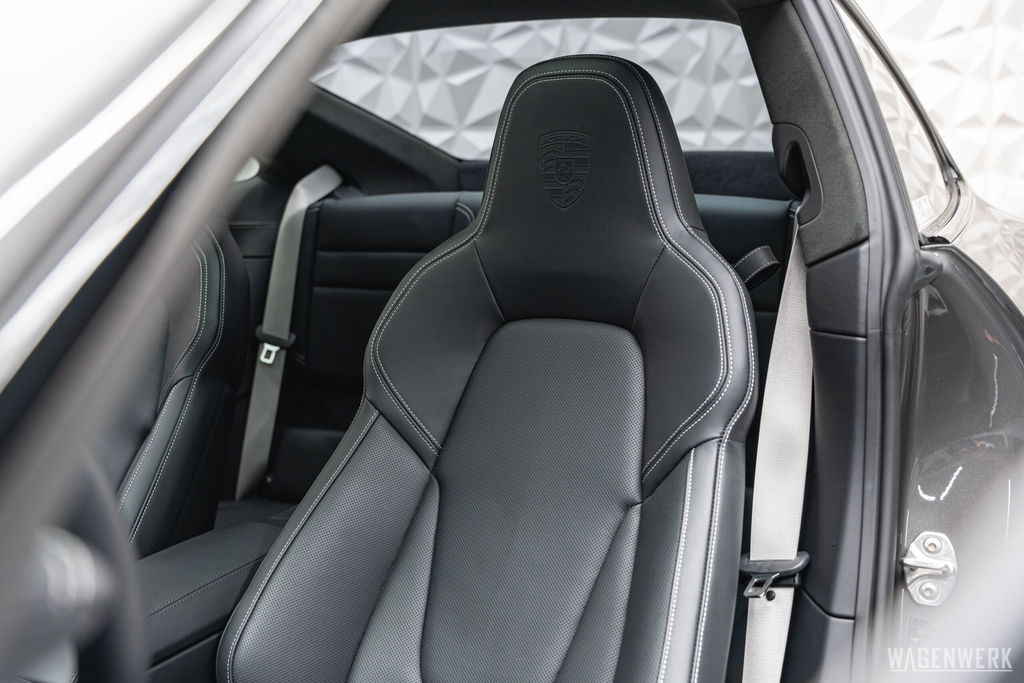 Porsche 992 Carrera 4S