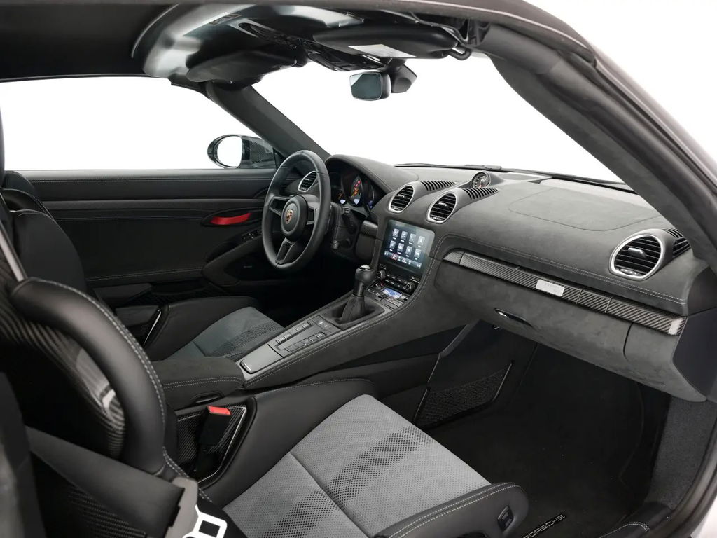 Porsche 718 Spyder RS