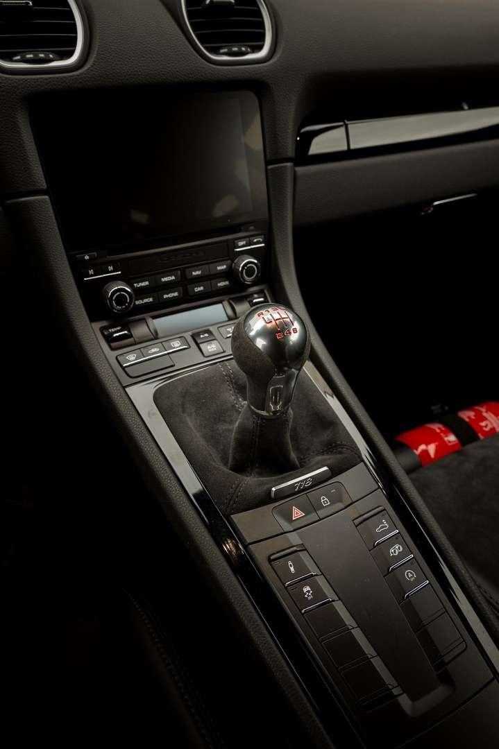 Porsche 718 Cayman T