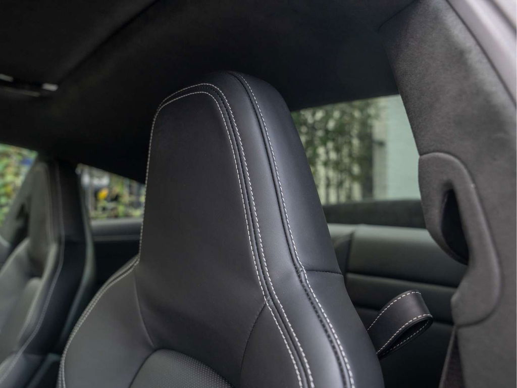 Porsche 992 Carrera GTS