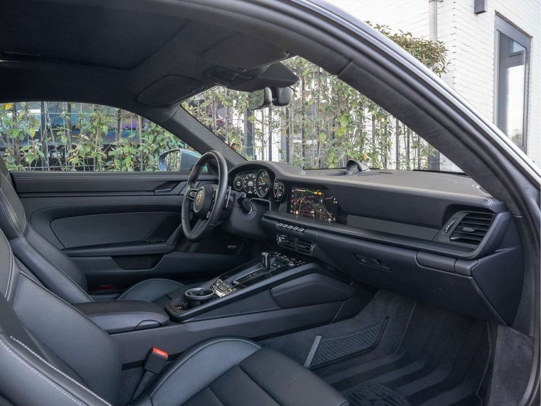 Porsche 992 Carrera GTS