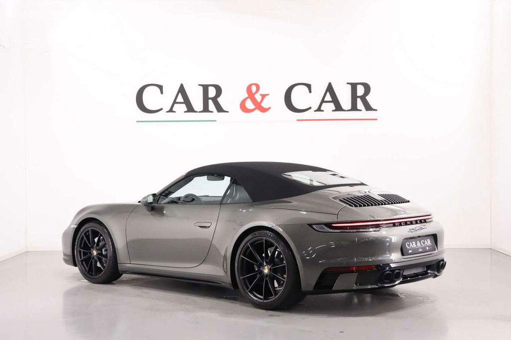 Porsche 992 Carrera 4