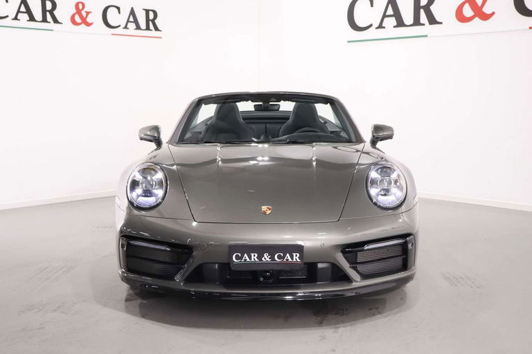 Porsche 992 Carrera 4