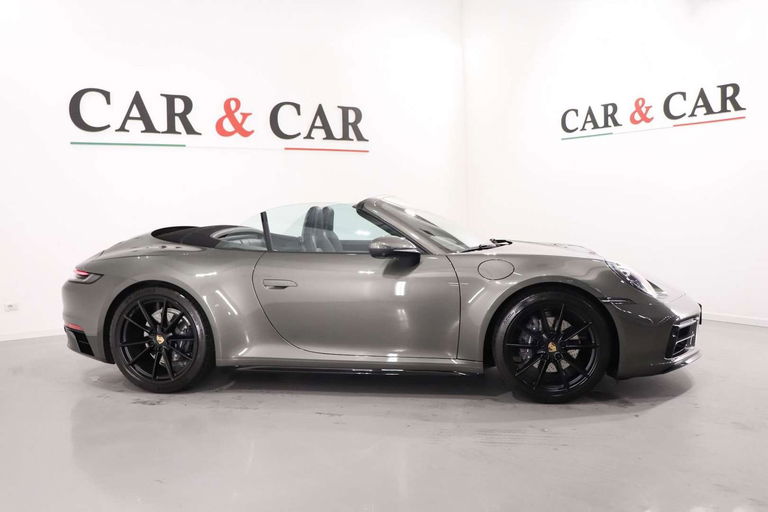 Porsche 992 Carrera 4