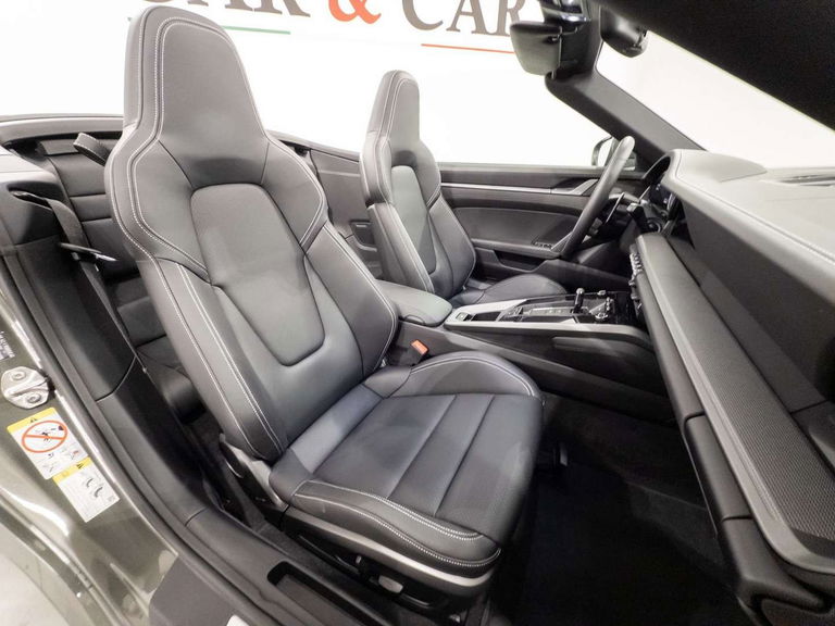 Porsche 992 Carrera 4