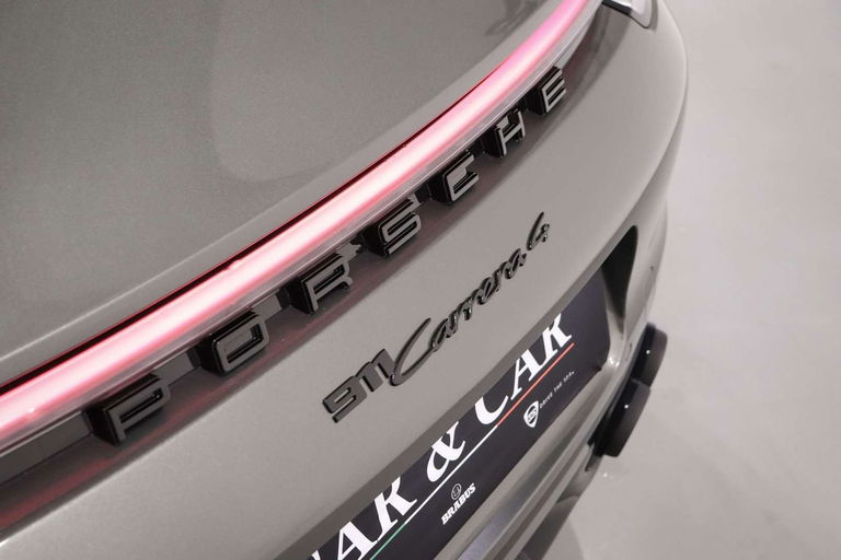 Porsche 992 Carrera 4