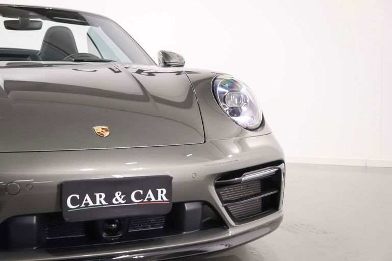 Porsche 992 Carrera 4