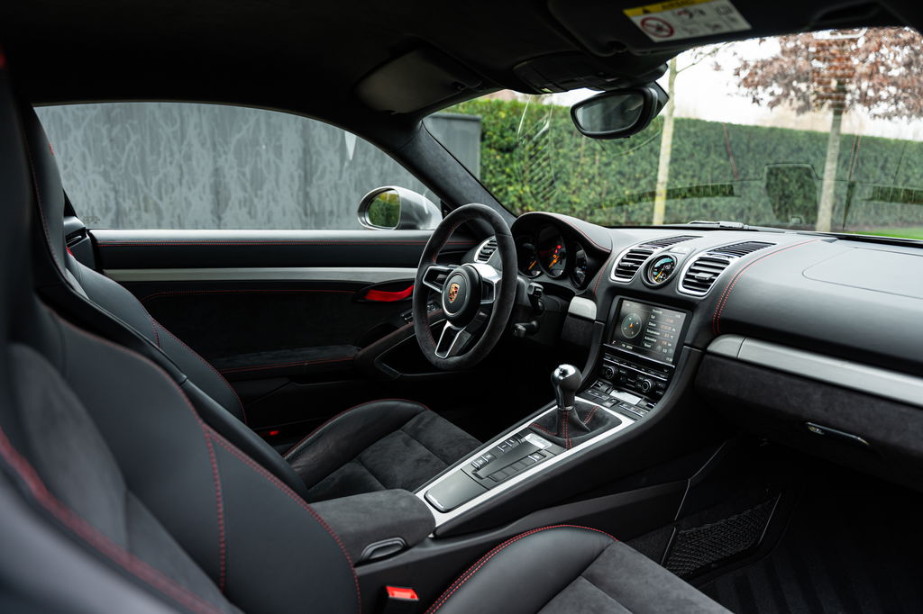 Porsche 981 Cayman GT4