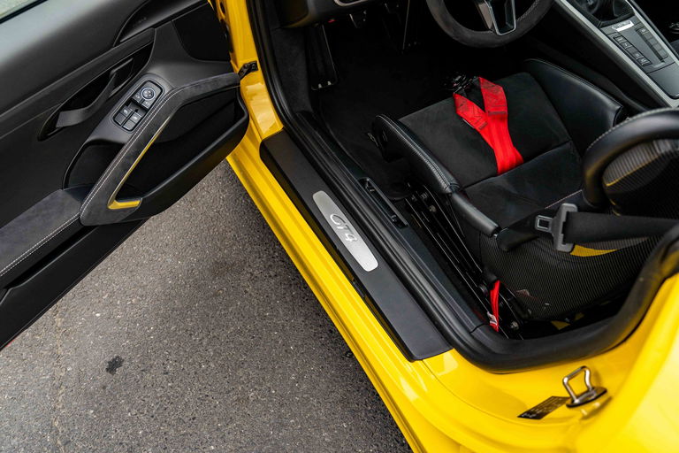 Porsche 981 Cayman GT4