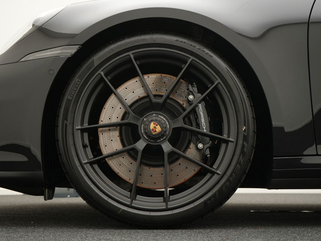 Porsche 992.2 Carrera GTS