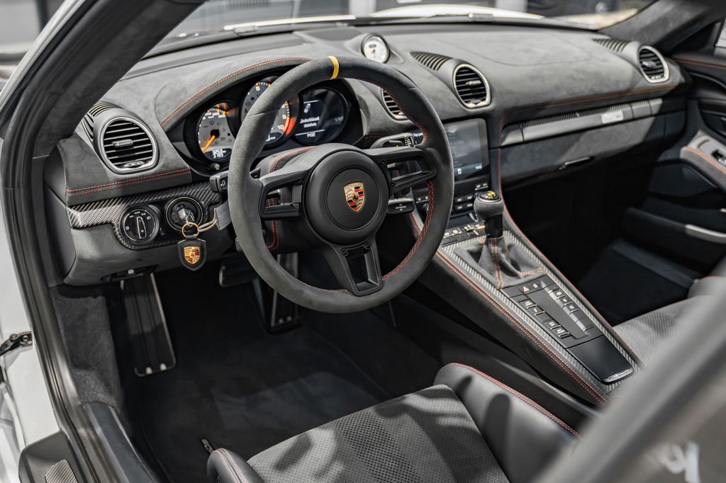 Porsche 718 Cayman GT4 RS