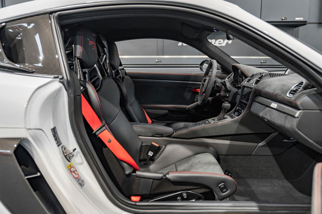 Porsche 718 Cayman GT4 RS