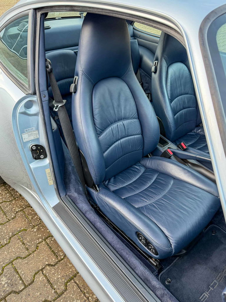 Porsche 993 Carrera 4S